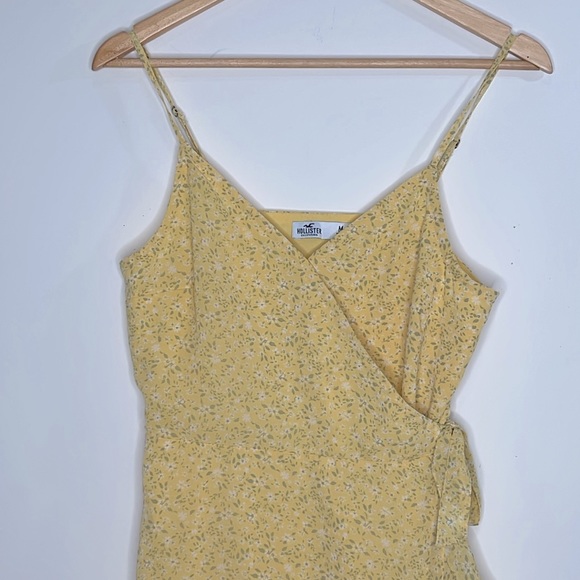 Hollister Mini Dress Overlap Yellow size Medium - Picture 3 of 9